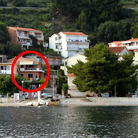 Apartment Apartments By The Sea Podgora, Makarska - 6725 *