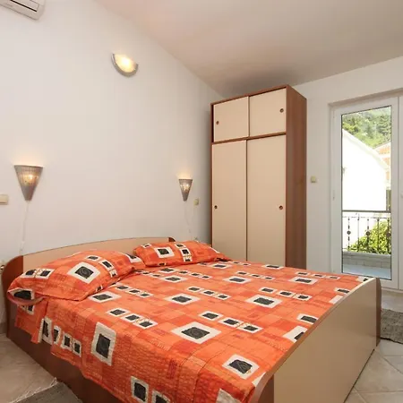 Apartment Apartments By The Sea Podgora, Makarska - 6725