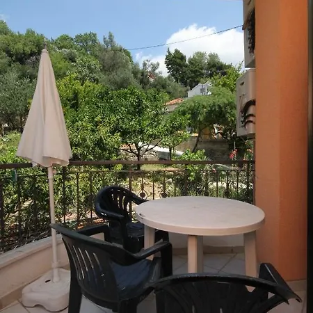 Apartment Apartments By The Sea Podgora, Makarska - 6725