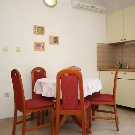 Apartment Apartments By The Sea Podgora, Makarska - 6725 *