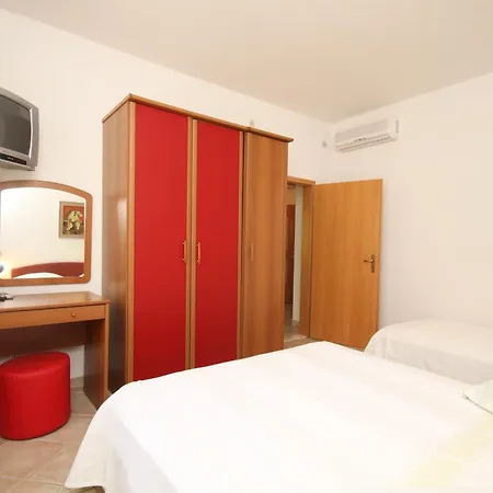 Apartments By The Sea Podgora, Makarska - 6725 Podgora
